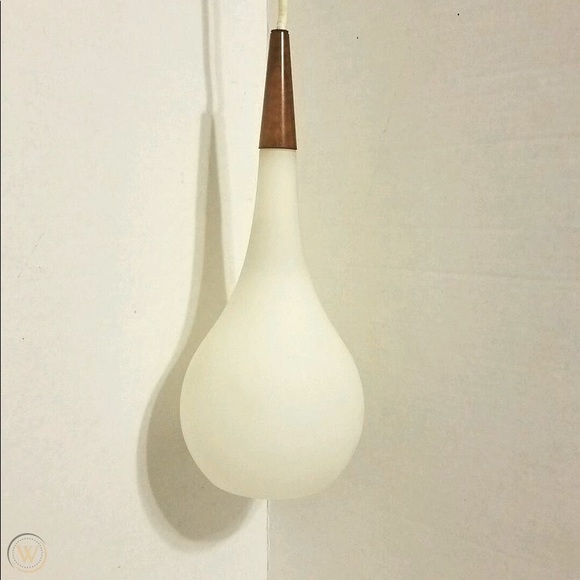 2 MID CENTURY DANISH HOLMEGAARD STYLE PENDANT LIGHT TEAK OPAQUE GLASS TEARDROPS - Picture 1 of 1
